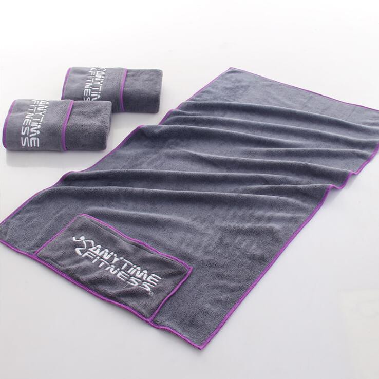 OUT024 Gym towel with zipper